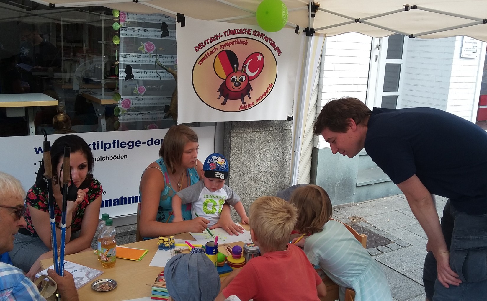 Kreativ-Eecke für Kinder am Stand der DTKG beim Bürger- und Vereinetag.