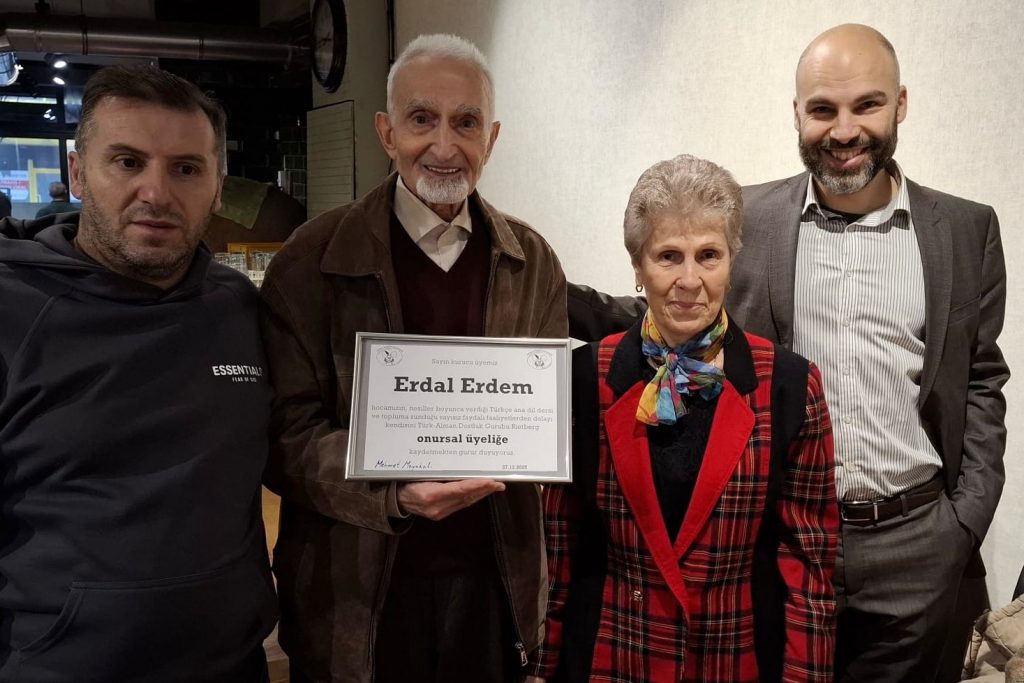 v.l.: Fikret Vural, Erdal Erdem, Mihriban Erdem, Mehmet